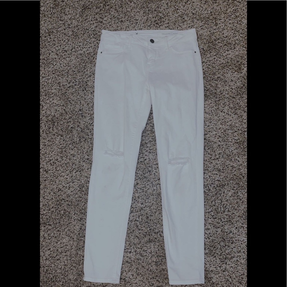 White jeans with ripped knees